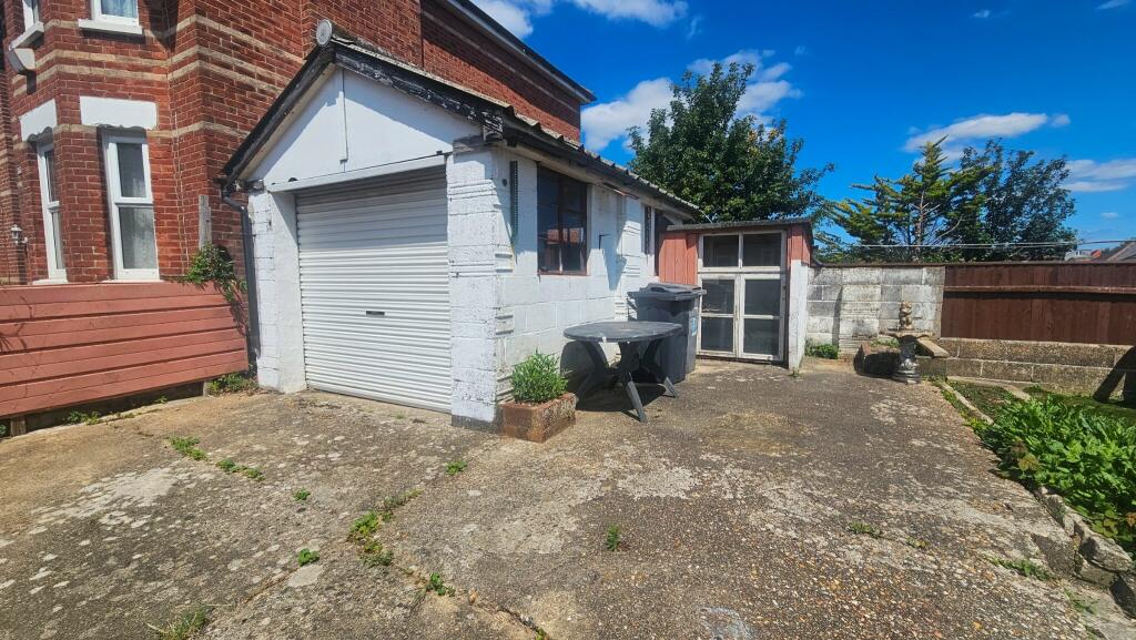 Additional image 9 of LARGE 4 Bed Detached House in Winton