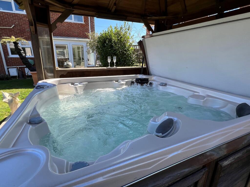 Additional image 18 of Woodlands Road, Barton On Sea, New Milton, Hampshire. BH25 7NS