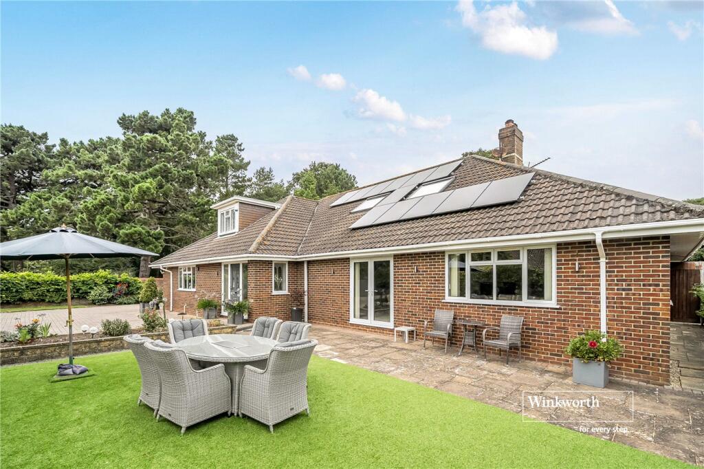 Additional image 24 of Glen Close, Barton on Sea, New Milton, Hampshire, BH25