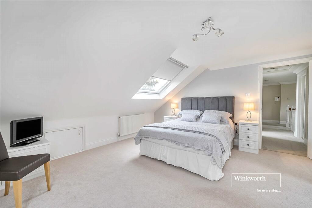 Additional image 8 of Glen Close, Barton on Sea, New Milton, Hampshire, BH25