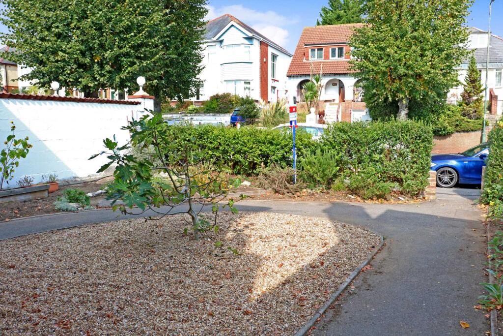 Additional image 7 of Close Queens Park Border / Charminster * Great Rental*