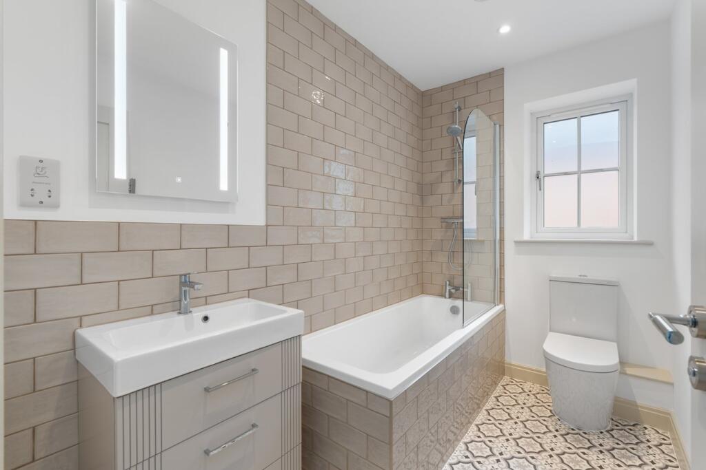 Additional image 10 of Christchurch Road, Ringwood, BH24