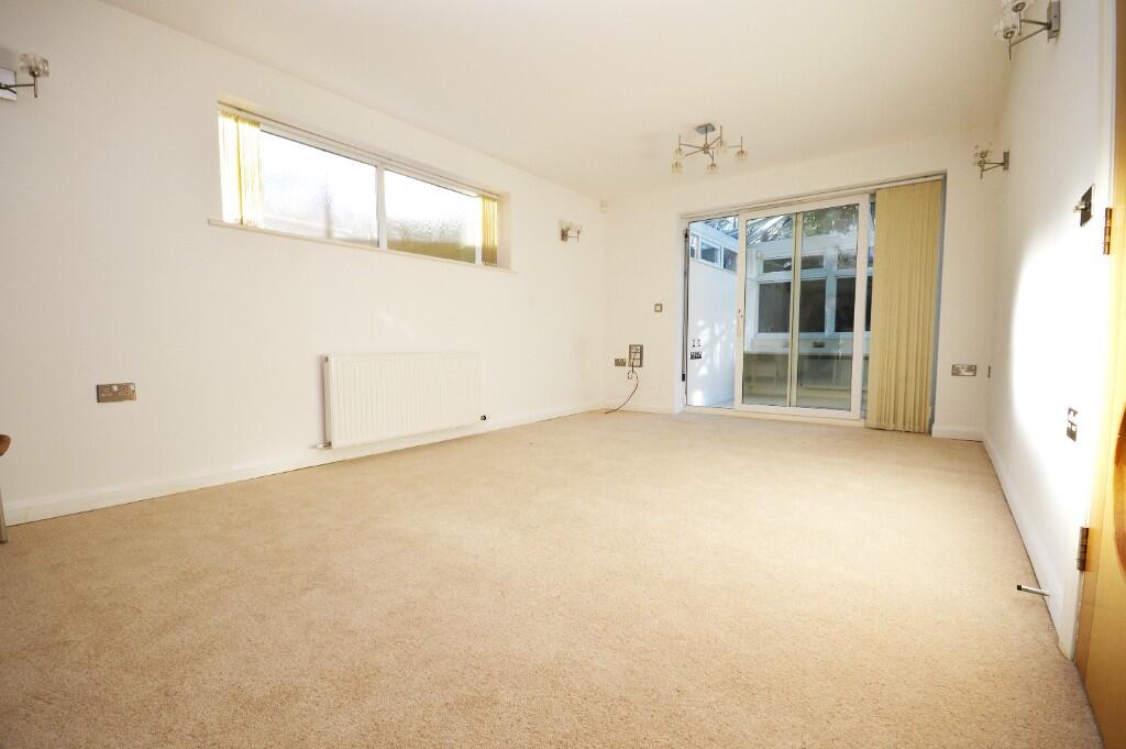 Additional image 4 of Southbourne Close to Beach