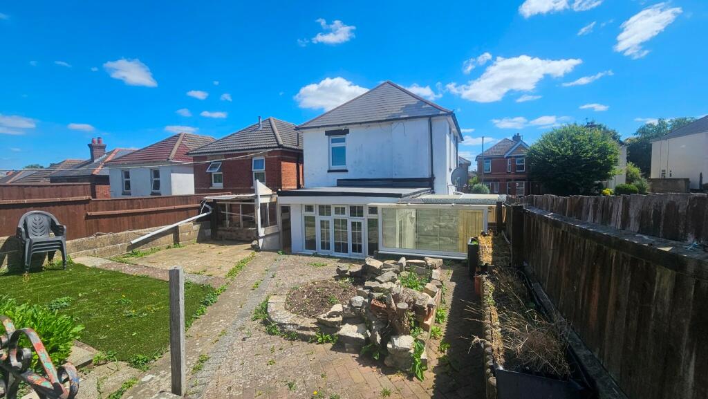 Additional image 10 of LARGE 4 Bed Detached House in Winton