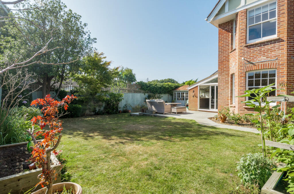 Additional image 15 of Chestnut Avenue, Barton on Sea, New Milton, BH25