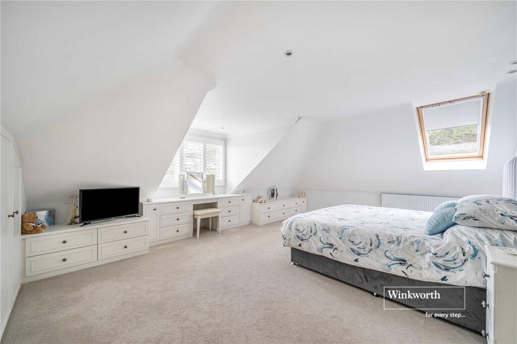 Additional image 11 of Glen Close, Barton on Sea, New Milton, Hampshire, BH25