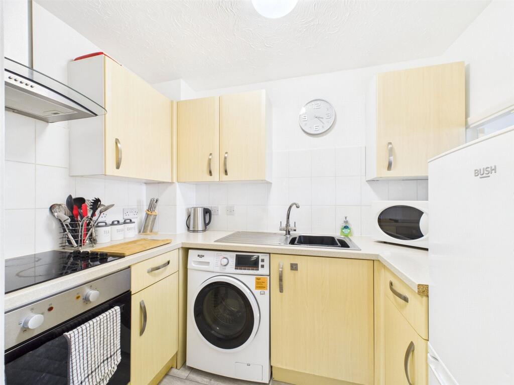 Additional image 5 of Dennistoun Avenue, Christchurch, Dorset, BH23