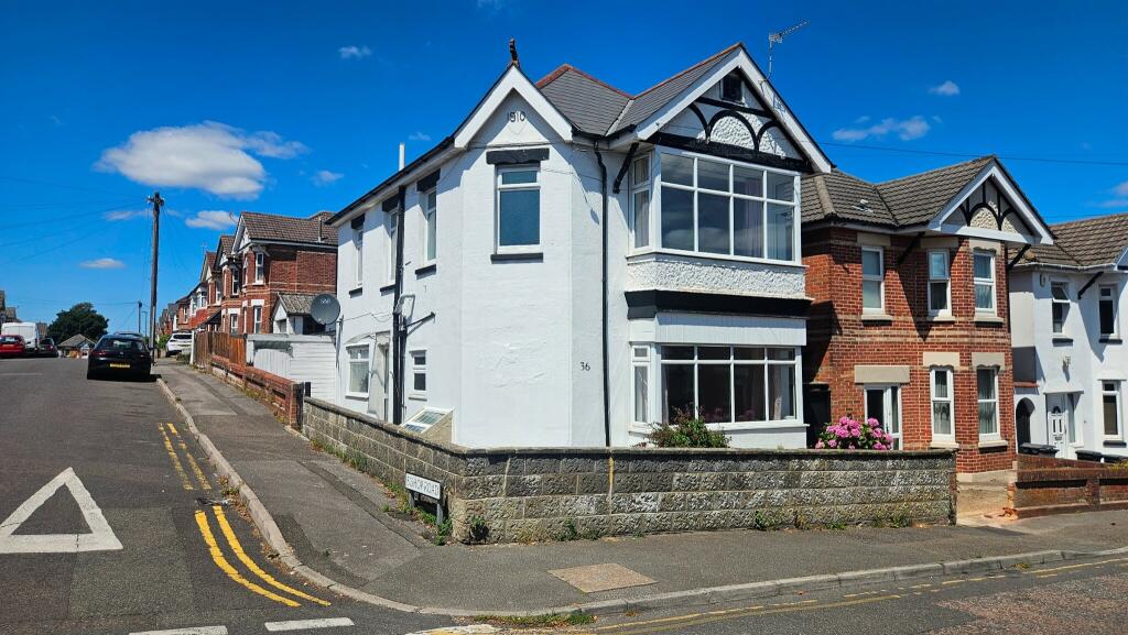 Additional image 12 of LARGE 4 Bed Detached House in Winton
