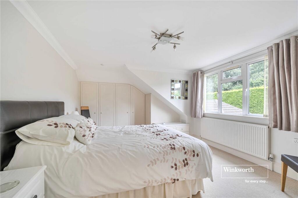 Additional image 9 of Glen Close, Barton on Sea, New Milton, Hampshire, BH25
