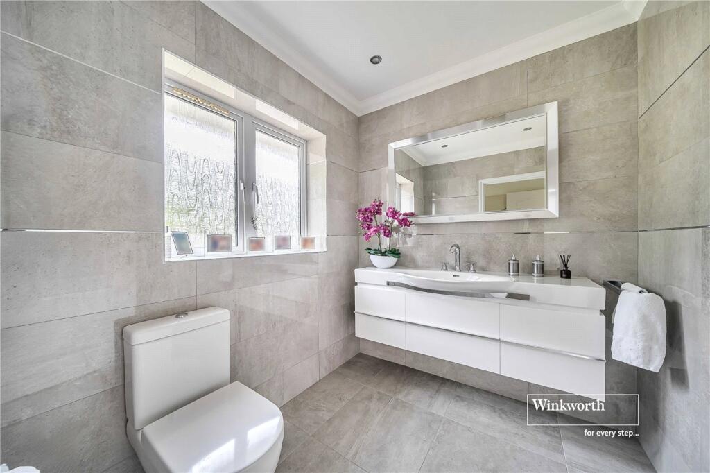 Additional image 22 of Glen Close, Barton on Sea, New Milton, Hampshire, BH25