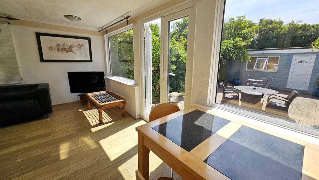 Additional image 4 of Boscombe Reef Hotel, 15 Westby Road, Bournemouth, BH5 1HA