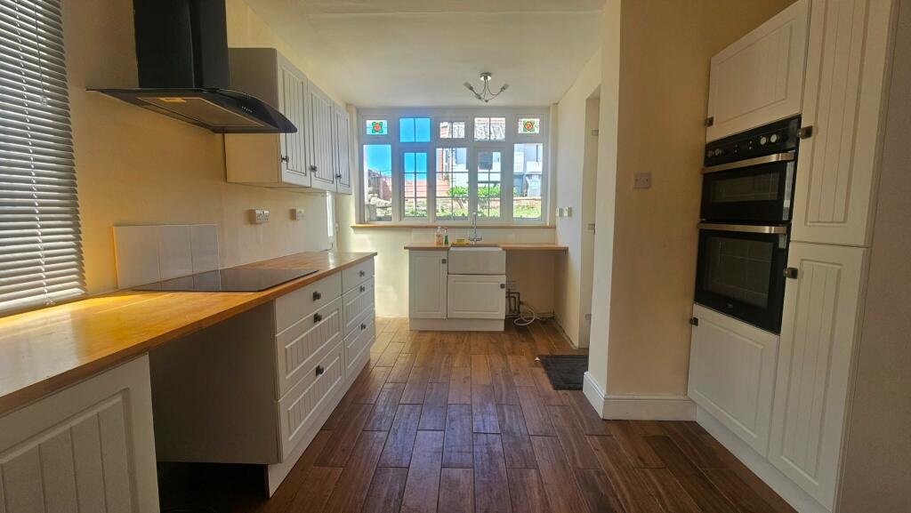 Additional image 13 of LARGE 4 Bed Detached House in Winton