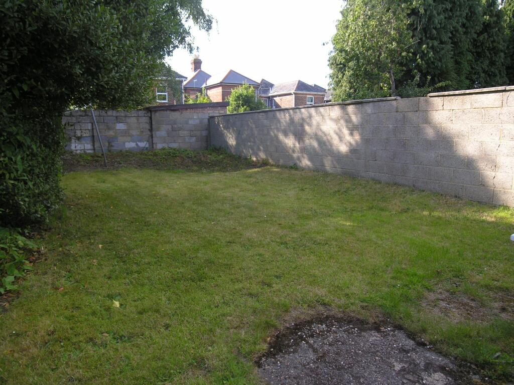 Additional image 5 of 5 bedroom Detached House in Winton