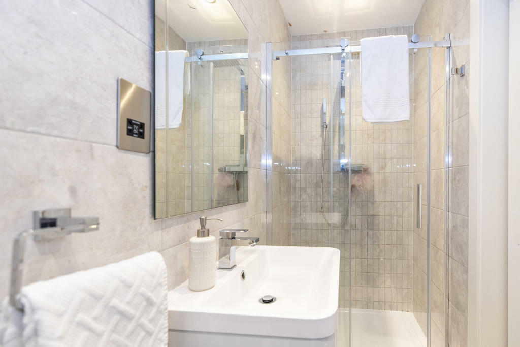 Additional image 14 of **5 Bed High End House in Queens Park**