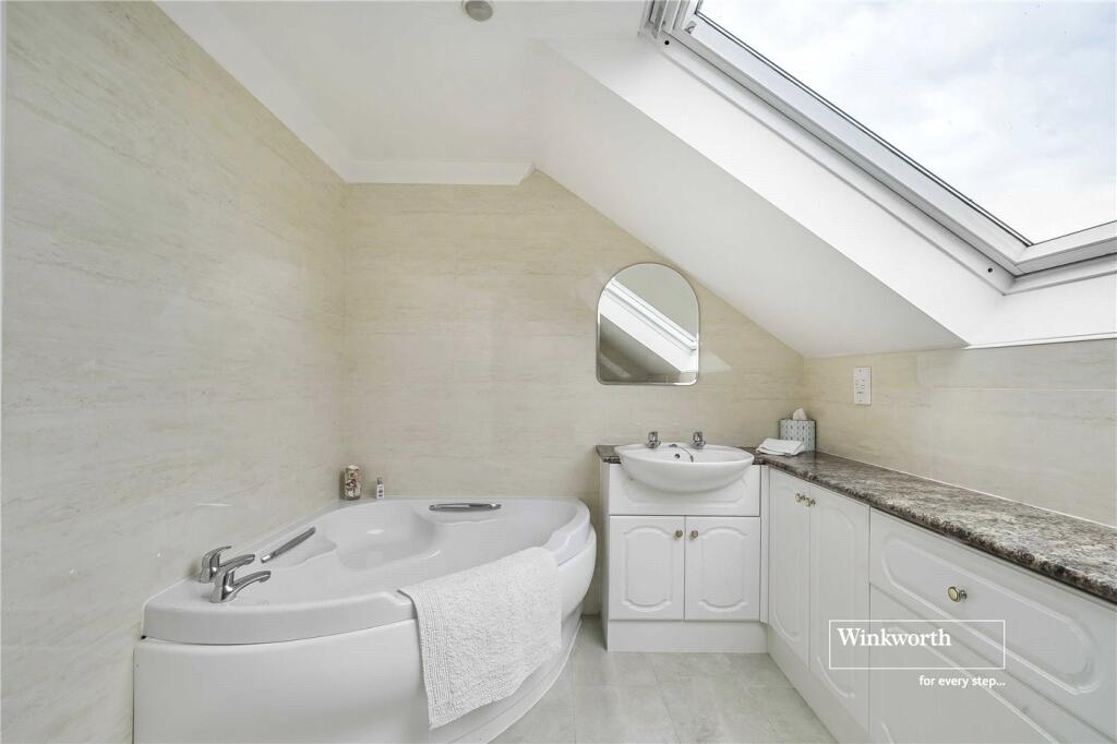 Additional image 20 of Glen Close, Barton on Sea, New Milton, Hampshire, BH25