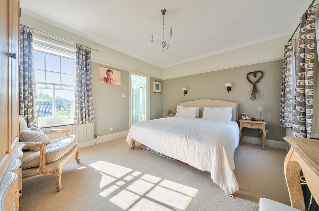 Additional image 10 of Chestnut Avenue, Barton on Sea, New Milton, BH25