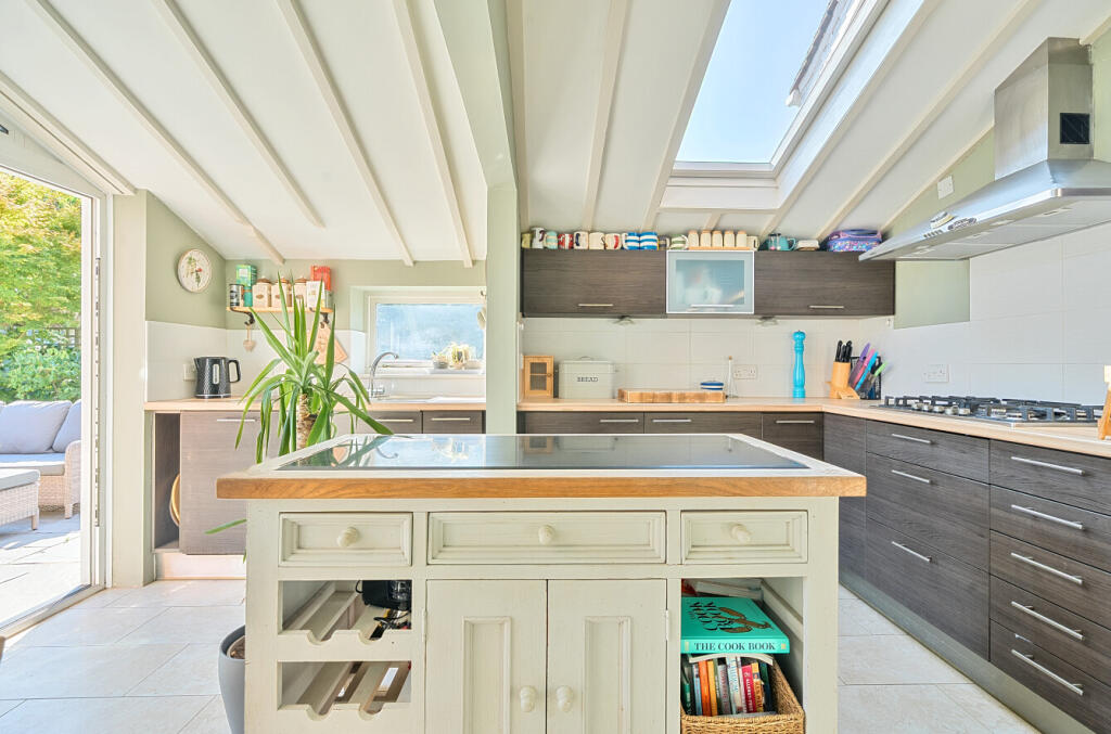 Additional image 6 of Chestnut Avenue, Barton on Sea, New Milton, BH25