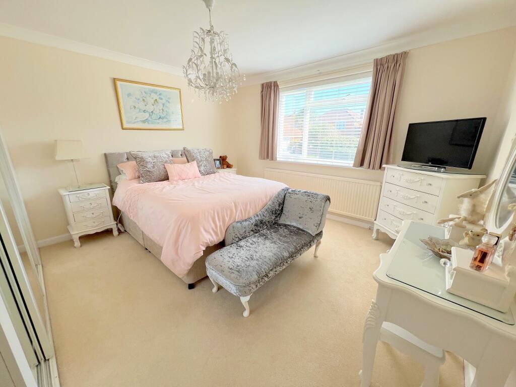 Additional image 8 of Woodlands Road, Barton On Sea, New Milton, Hampshire. BH25 7NS