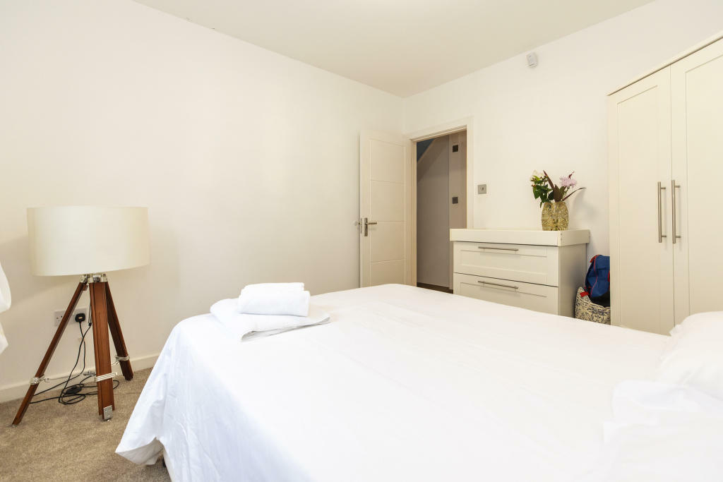 Additional image 10 of **5 Bed High End House in Queens Park**