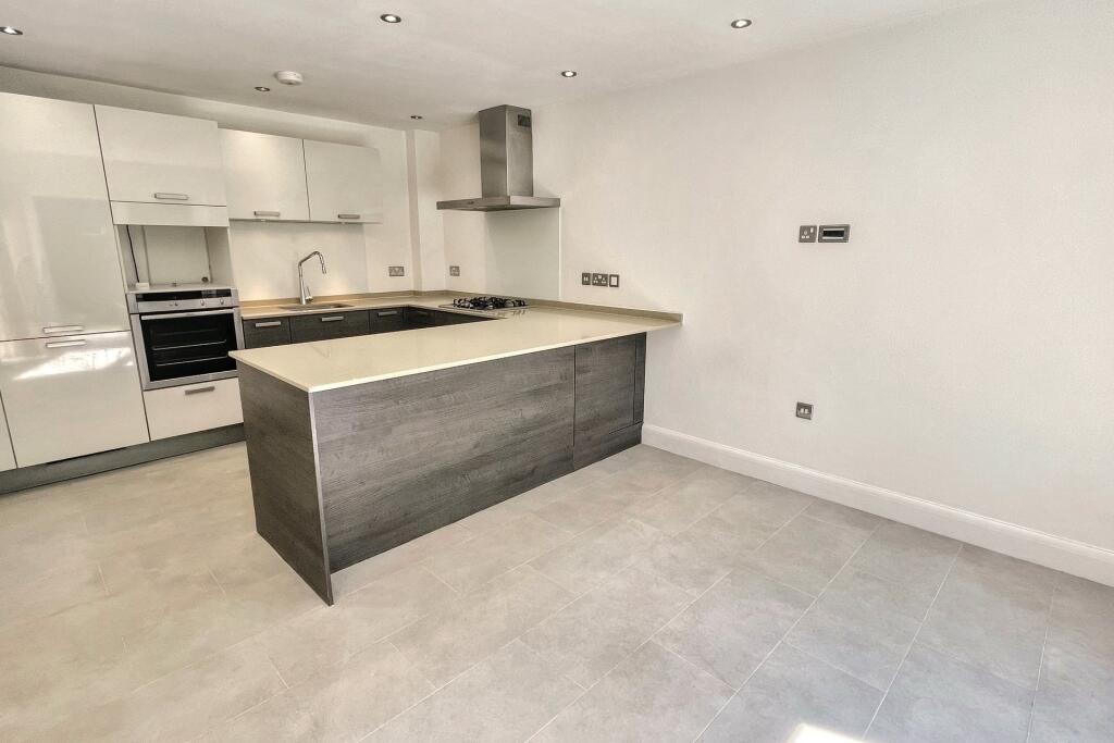 Additional image 20 of Queens Park