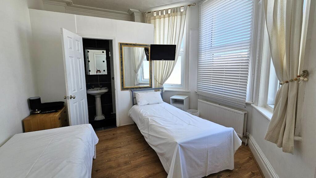 Additional image 5 of Boscombe Reef Hotel, 15 Westby Road, Bournemouth, BH5 1HA