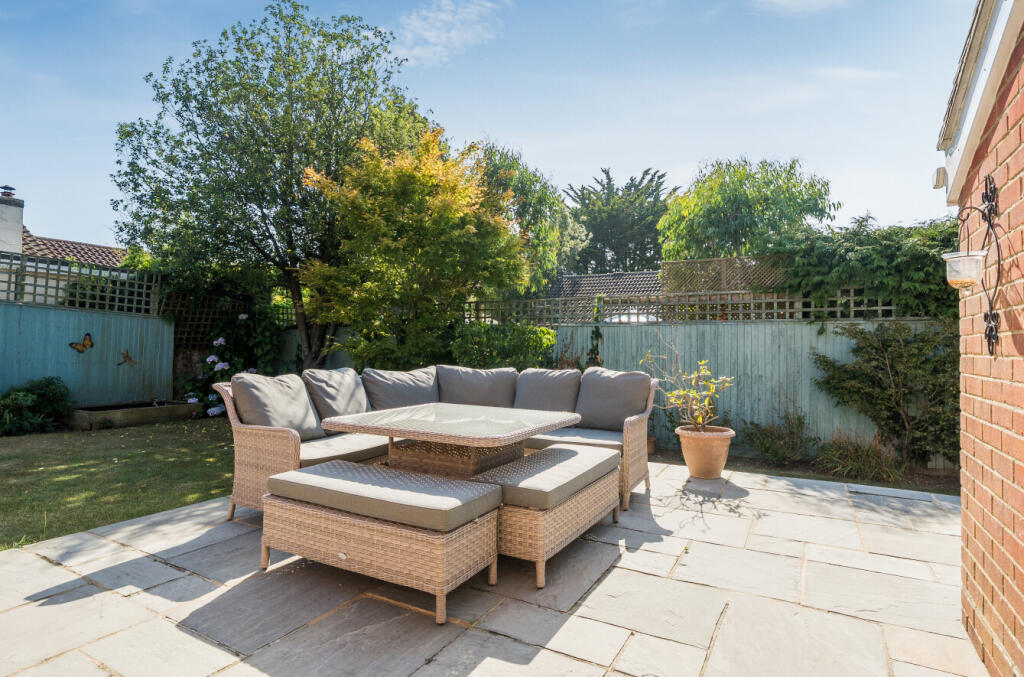 Additional image 14 of Chestnut Avenue, Barton on Sea, New Milton, BH25