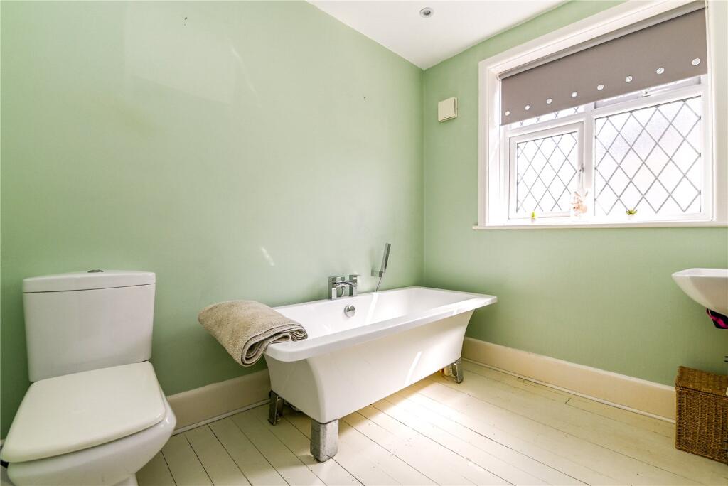 Additional image 11 of Beach Avenue, Barton on Sea, New Milton, Hampshire, BH25