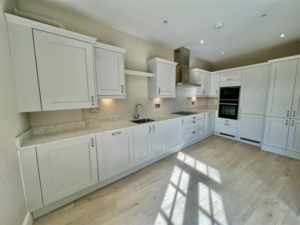 Additional image 3 of Stapehill Abbey, 276 Wimborne Road West