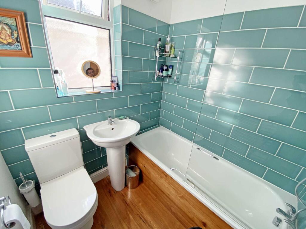 Additional image 6 of Close Queens Park Border / Charminster * Great Rental*