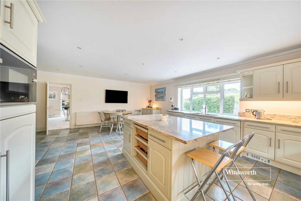Additional image 2 of Glen Close, Barton on Sea, New Milton, Hampshire, BH25