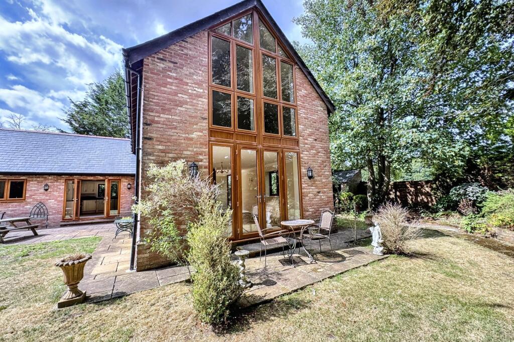 Additional image 17 of Horton