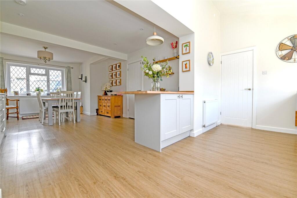 Additional image 24 of Barton Drive, Barton on Sea, New Milton, Hampshire, BH25