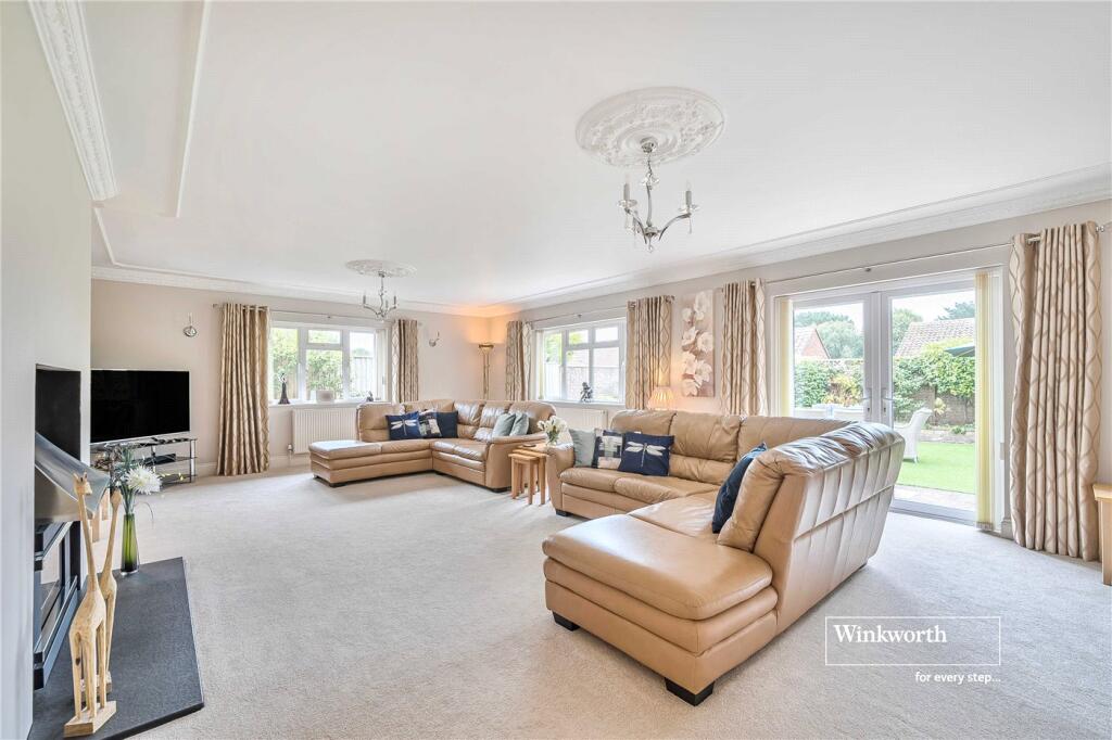 Additional image 15 of Glen Close, Barton on Sea, New Milton, Hampshire, BH25