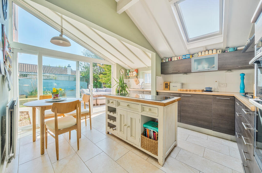 Additional image 20 of Chestnut Avenue, Barton on Sea, New Milton, BH25