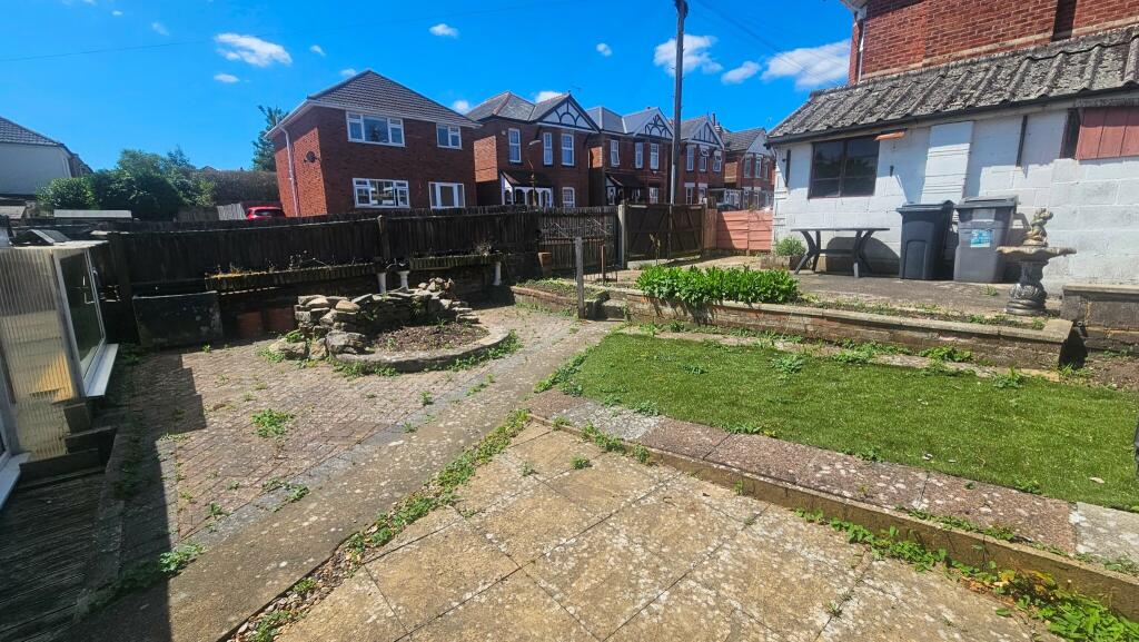 Additional image 4 of LARGE 4 Bed Detached House in Winton
