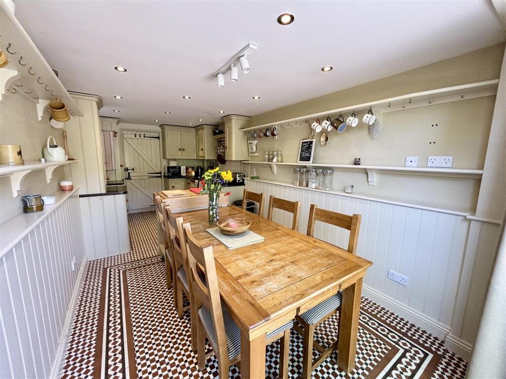 Additional image 7 of Leigh Road, Wimborne