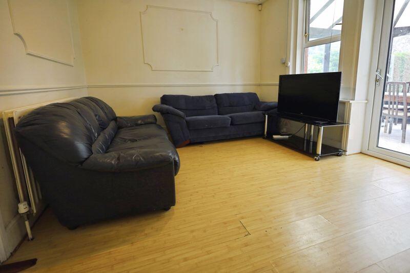 Additional image 3 of Detached Student House With Two Bathrooms - Fitzharris Avenue, Winton