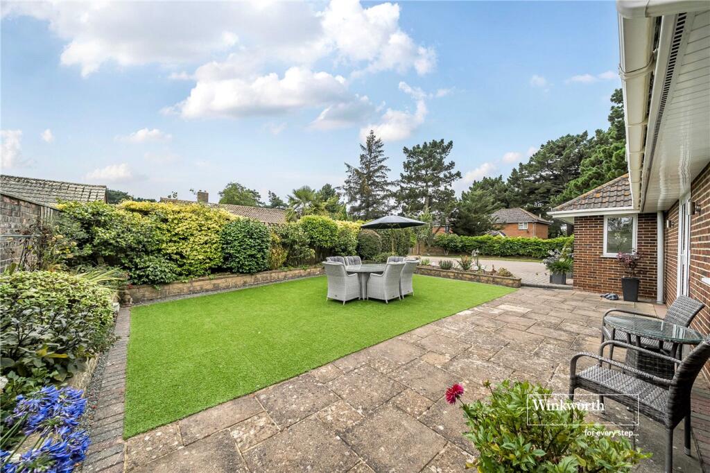 Additional image 5 of Glen Close, Barton on Sea, New Milton, Hampshire, BH25