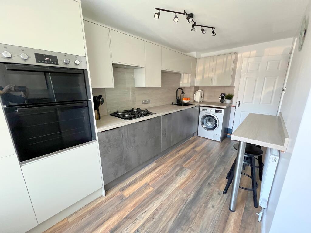 Additional image 8 of Knighton Park, Sea Road, Barton On Sea, New Milton, Hampshire. BH25 7PG