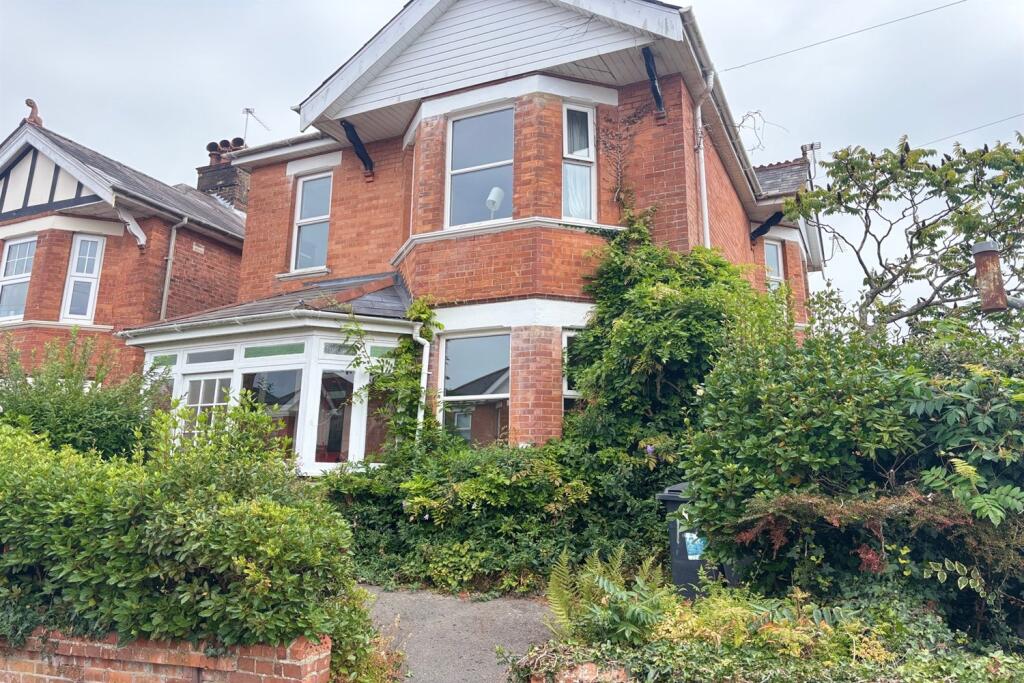 Additional image 2 of 5 bedroom Detached House in Winton