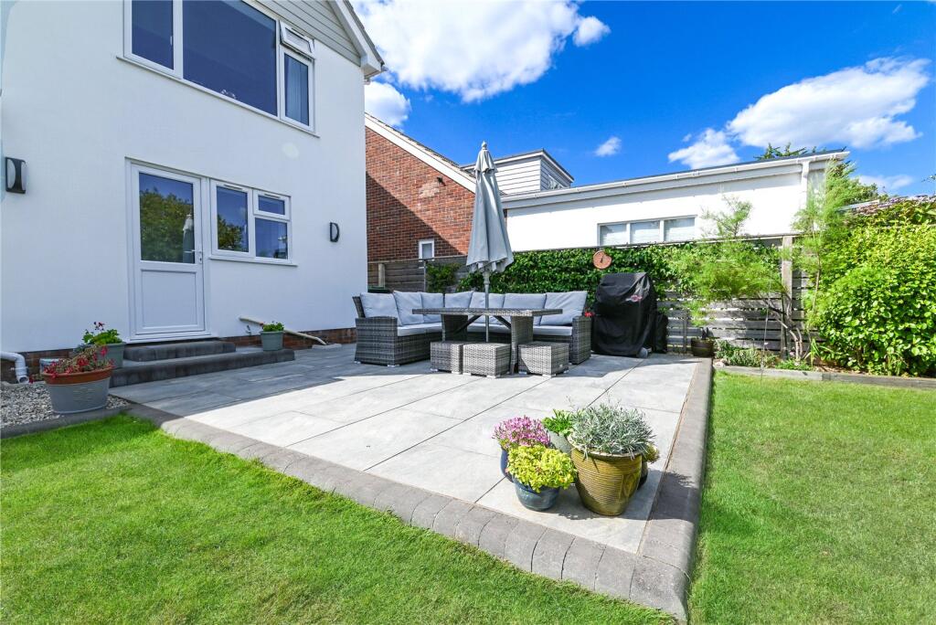 Additional image 30 of Barton Drive, Barton on Sea, New Milton, Hampshire, BH25