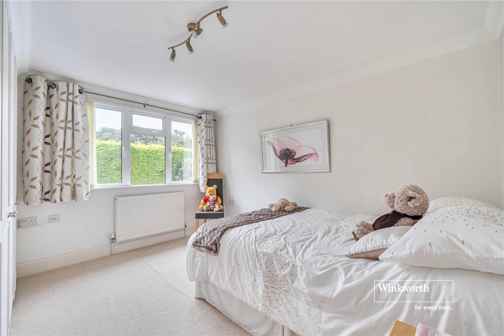Additional image 10 of Glen Close, Barton on Sea, New Milton, Hampshire, BH25