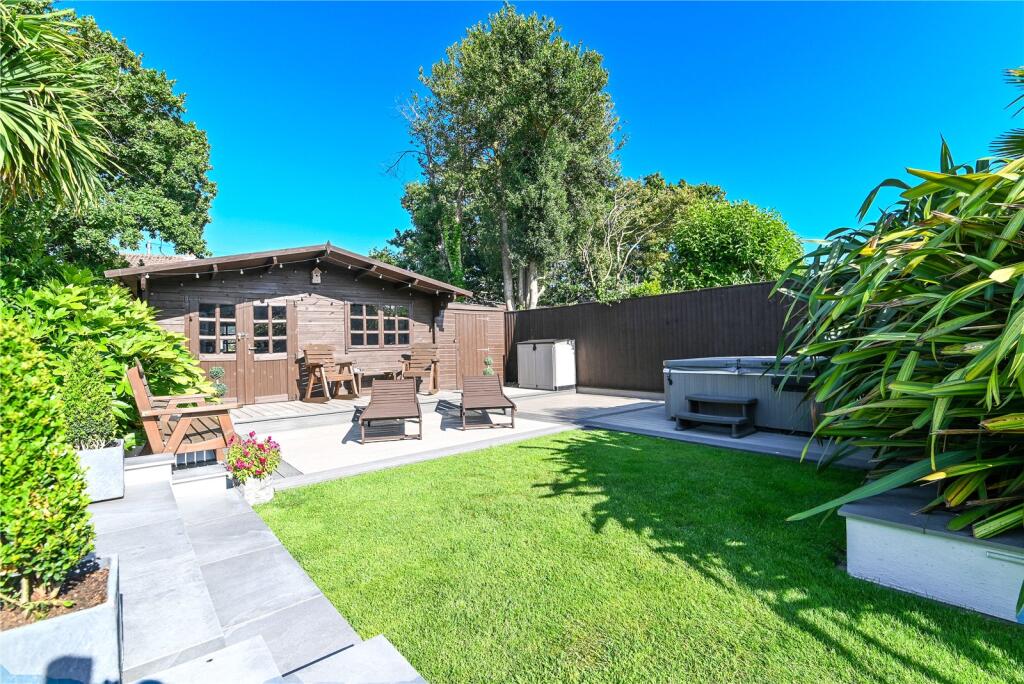 Additional image 17 of Dilly Lane, Barton on Sea, New Milton, Hampshire, BH25