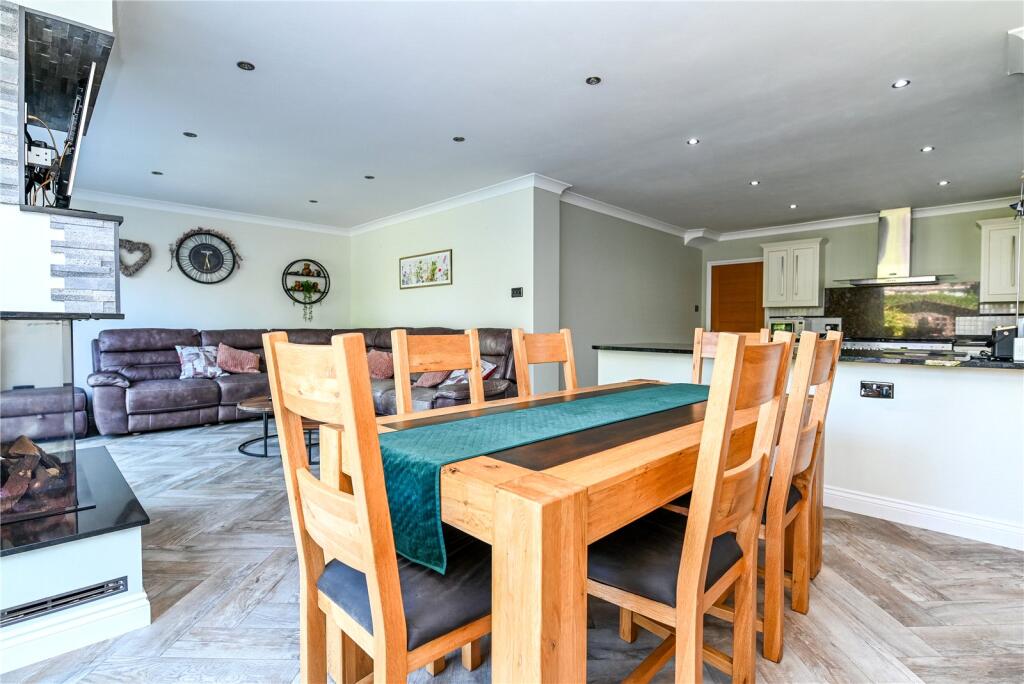 Additional image 4 of Dilly Lane, Barton on Sea, New Milton, Hampshire, BH25