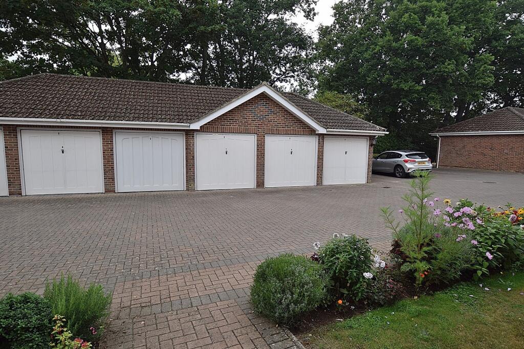 Additional image 14 of Whitefield Road, New Milton, Hampshire. BH25 6DH