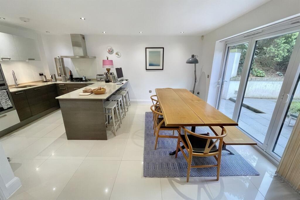 Additional image 35 of Queens Park