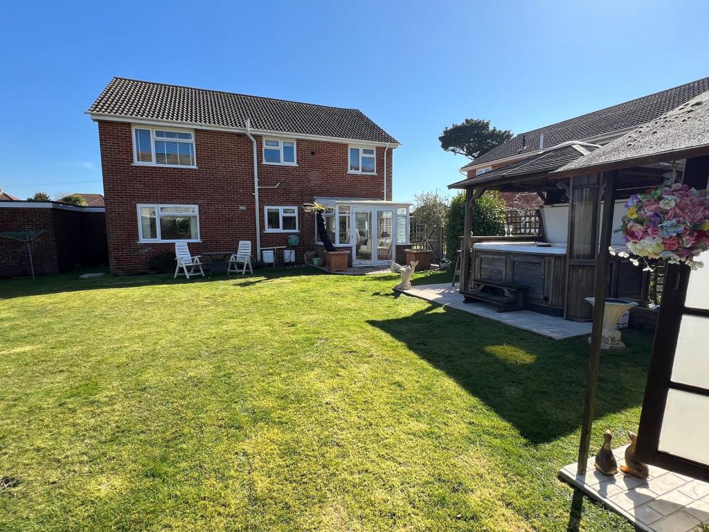 Additional image 14 of Woodlands Road, Barton On Sea, New Milton, Hampshire. BH25 7NS