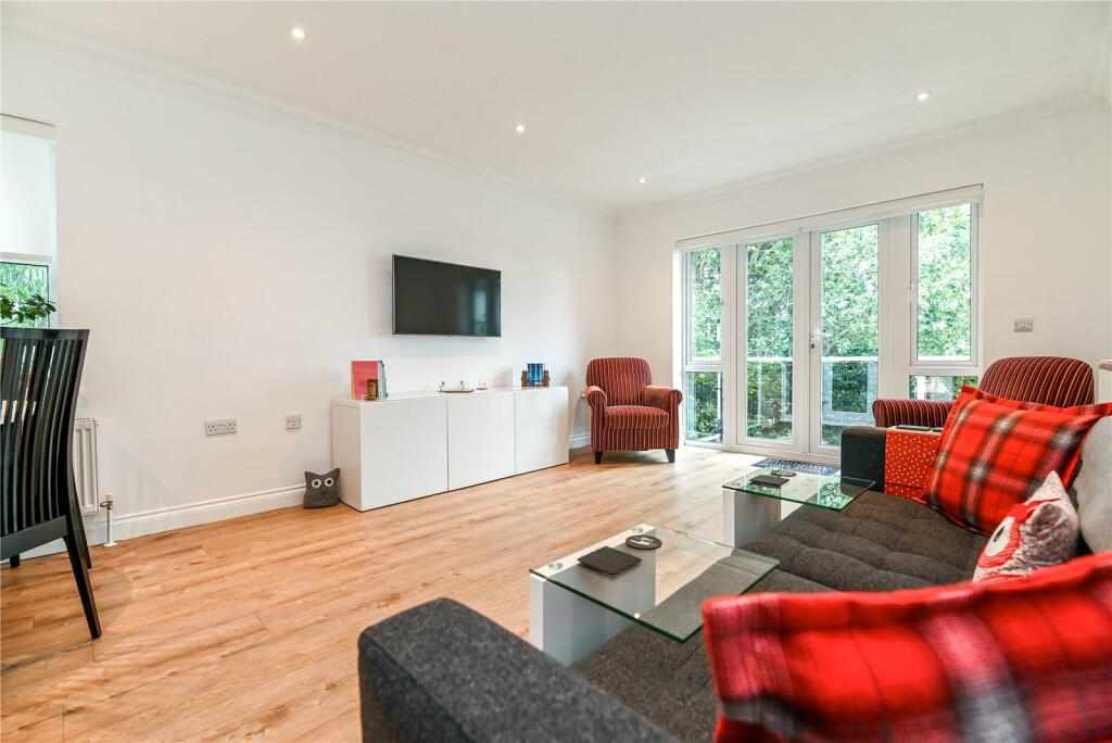 Additional image 5 of Eleanor Court, Caslake Close, New Milton, Hampshire, BH25