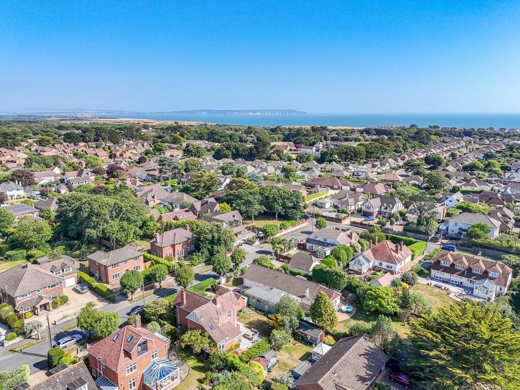 Additional image 21 of Chestnut Avenue, Barton on Sea, New Milton, BH25