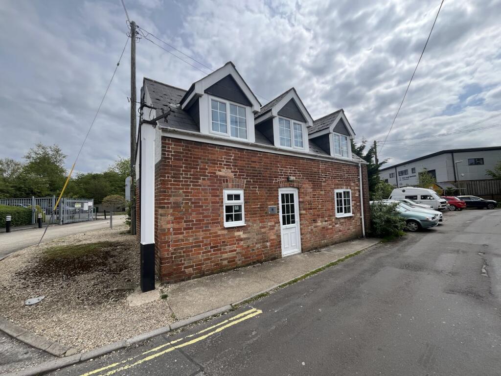 Additional image 5 of The Stables, 30 New Street, Ringwood, BH24 3AD